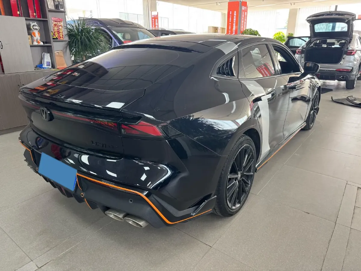 2022 ChangAn UNI-V 2.0T 233HP L4 8AT,autocango,china used car exporter,china ev exporter,chinese used car exporter,chinese used ev exporter