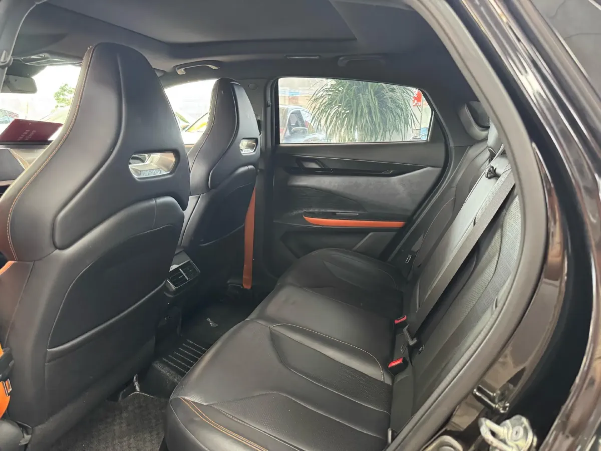 2022 ChangAn UNI-V 2.0T 233HP L4 8AT,autocango,china used car exporter,china ev exporter,chinese used car exporter,chinese used ev exporter