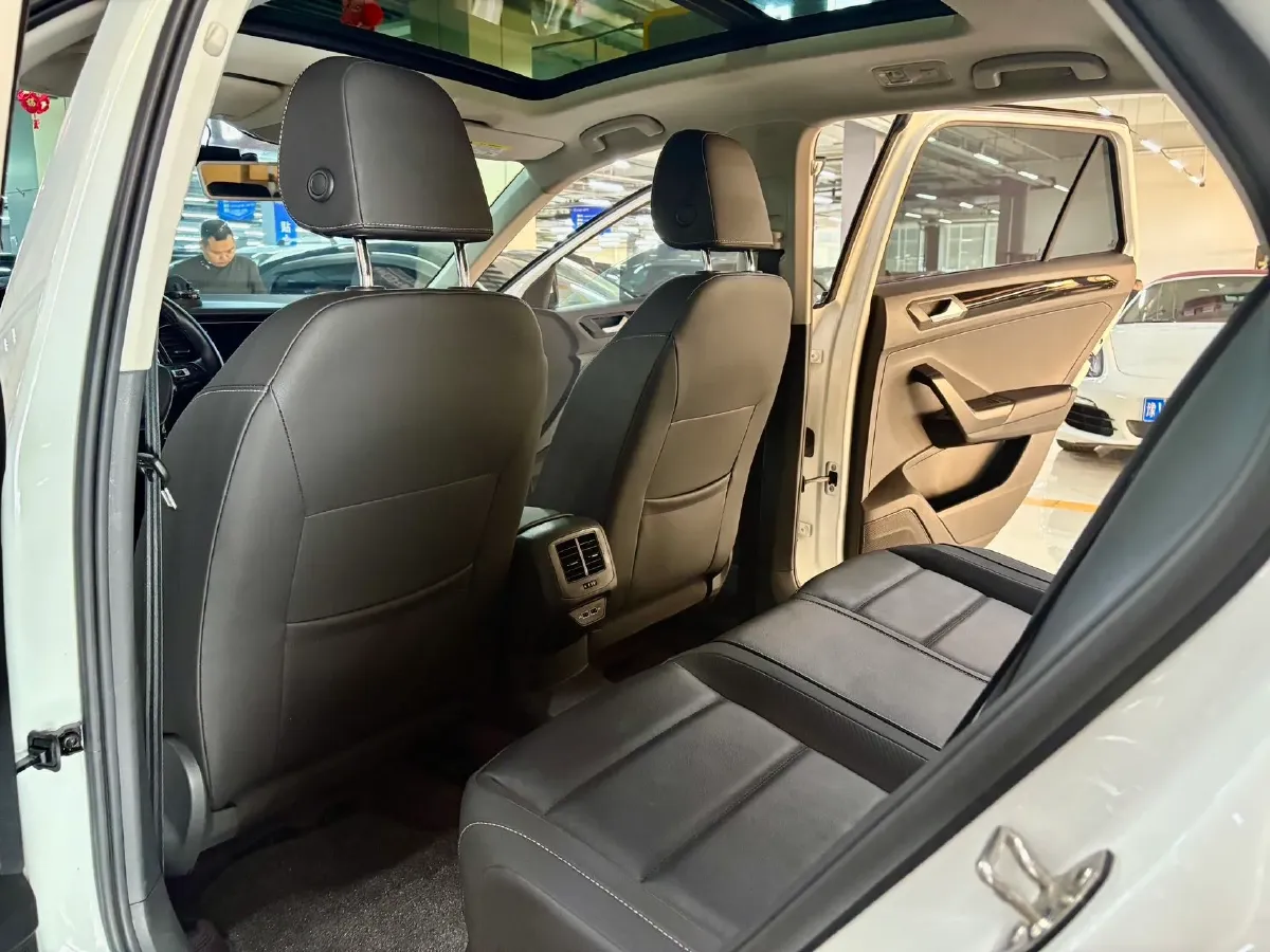 2022 Volkswagen T-Roc 1.4T 150HP L4 7DCT,autocango,china used car exporter,china ev exporter,chinese used car exporter,chinese used ev exporter