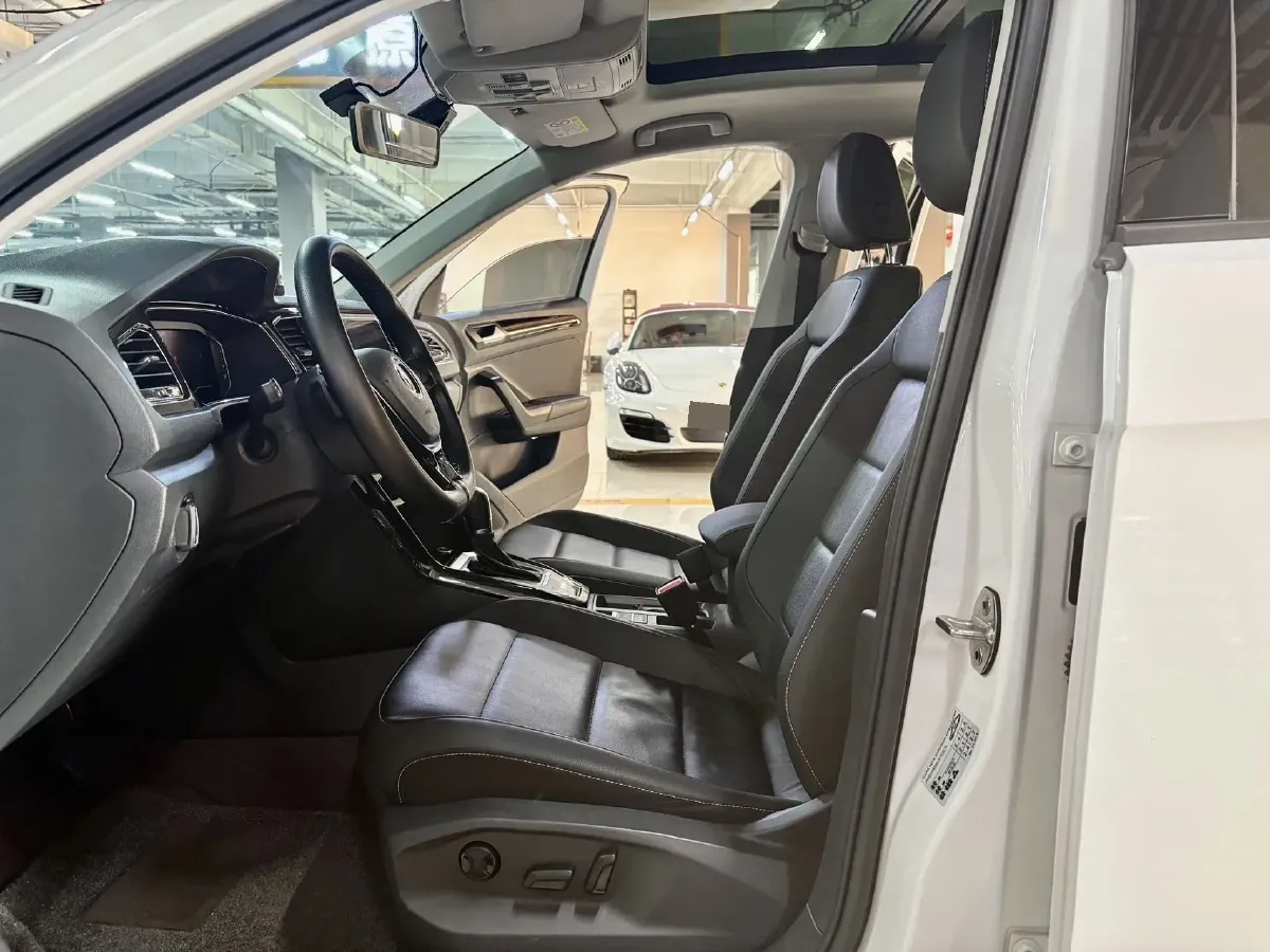 2022 Volkswagen T-Roc 1.4T 150HP L4 7DCT,autocango,china used car exporter,china ev exporter,chinese used car exporter,chinese used ev exporter