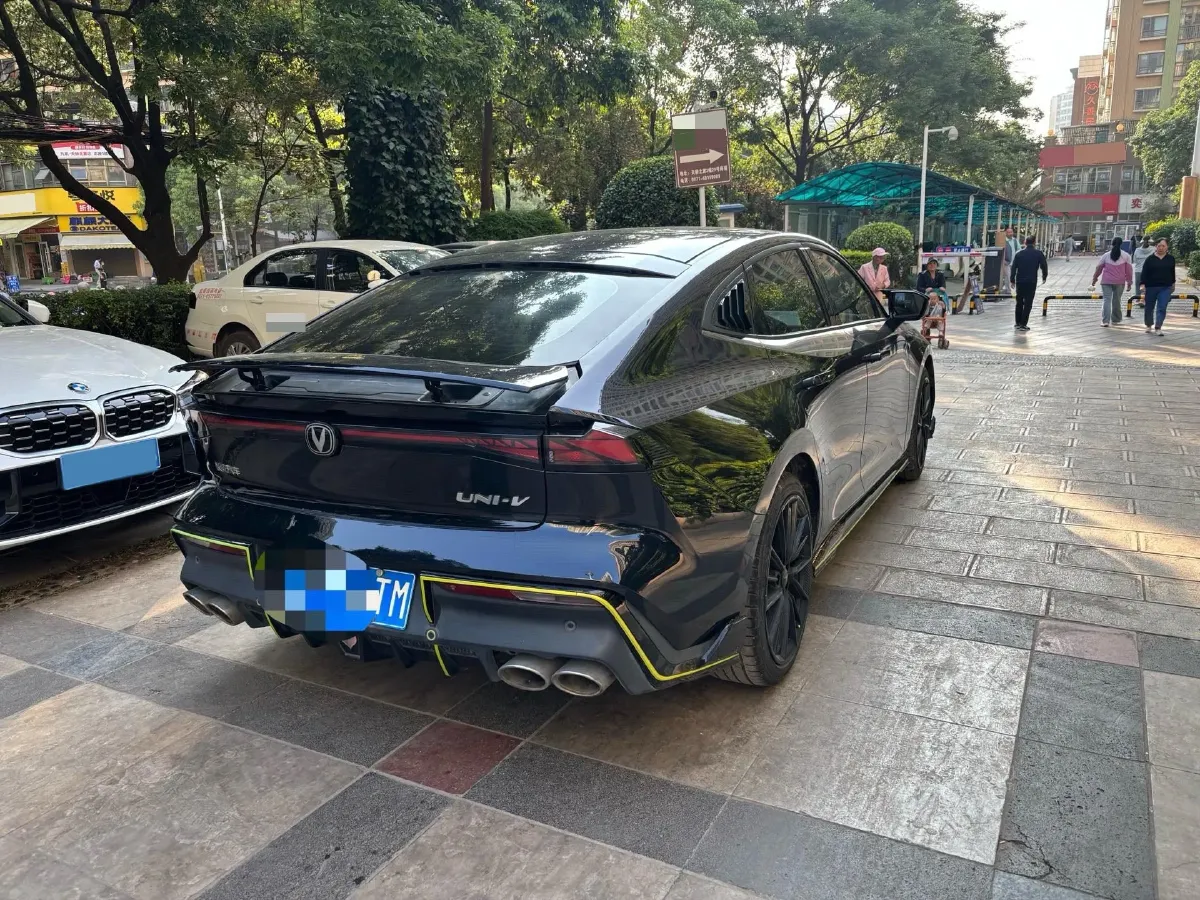 2022 ChangAn UNI-V 1.5T 188HP L4 7DCT,autocango,china used car exporter,china ev exporter,chinese used car exporter,chinese used ev exporter