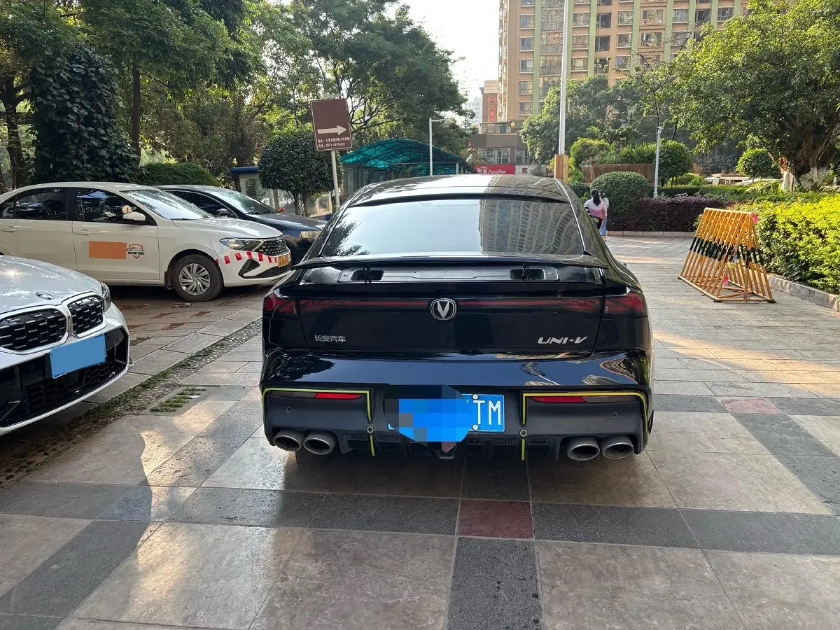 2022 ChangAn UNI-V 1.5T 188HP L4 7DCT,autocango,china used car exporter,china ev exporter,chinese used car exporter,chinese used ev exporter