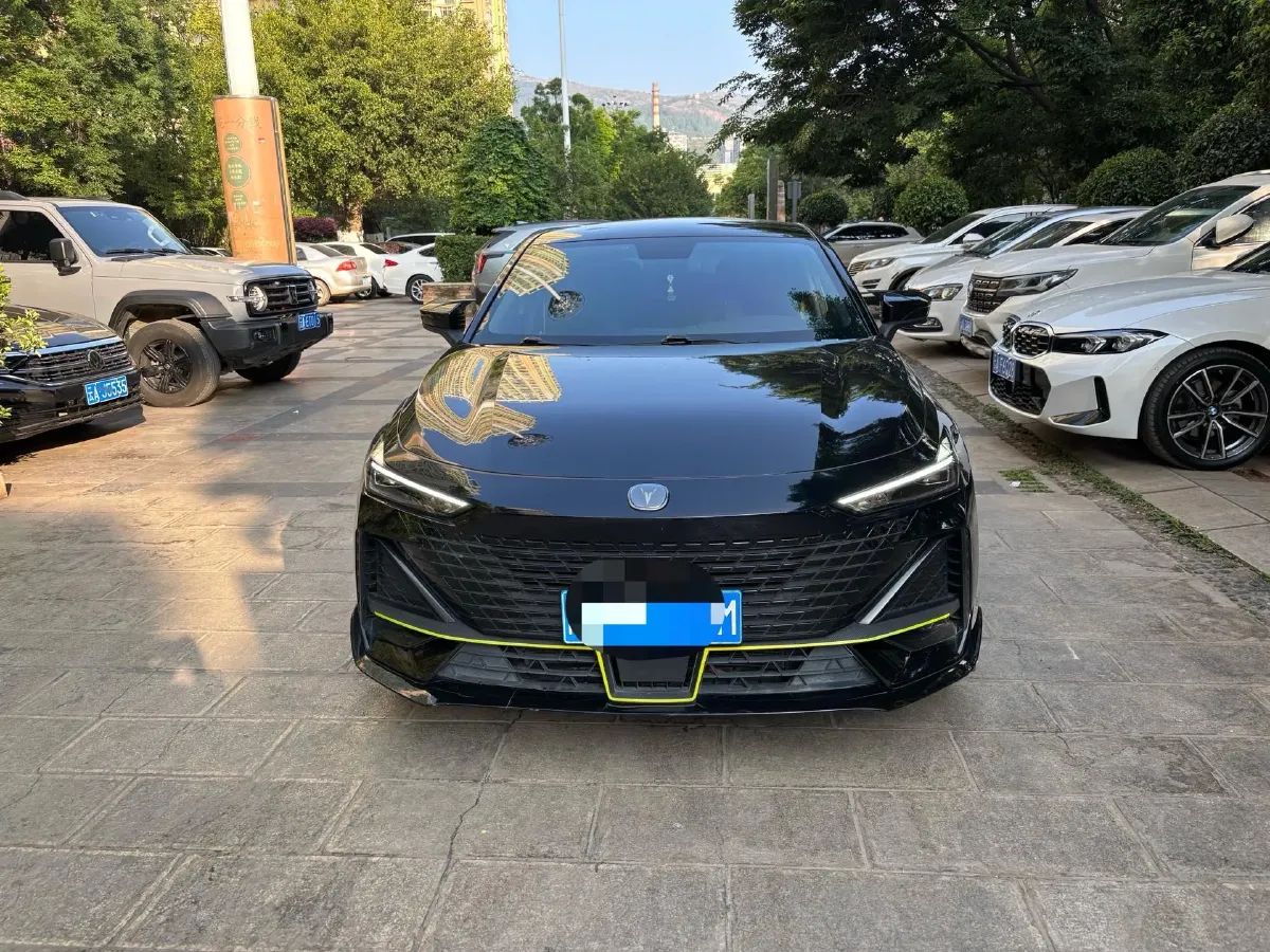2022 ChangAn UNI-V 1.5T 188HP L4 7DCT,autocango,china used car exporter,china ev exporter,chinese used car exporter,chinese used ev exporter