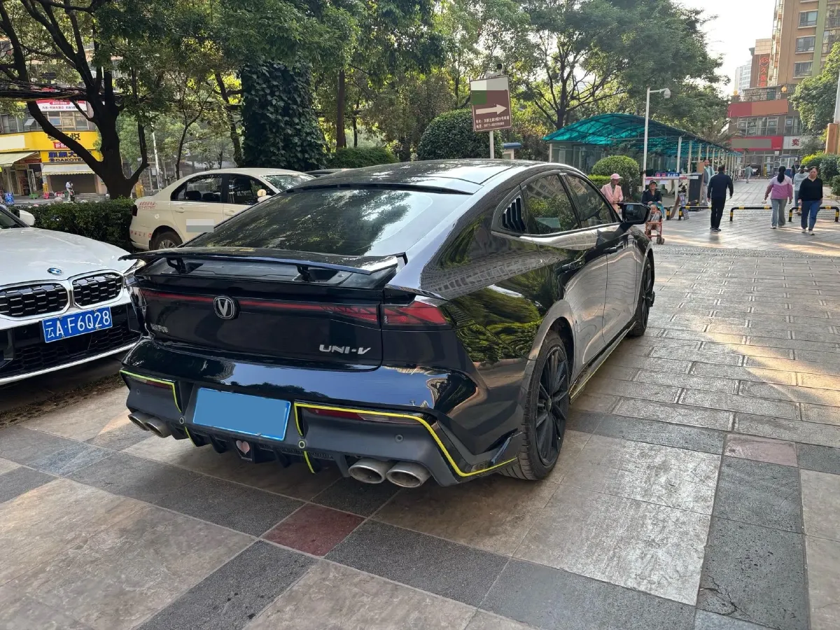 2022 ChangAn UNI-V 1.5T 188HP L4 7DCT,autocango,china used car exporter,china ev exporter,chinese used car exporter,chinese used ev exporter