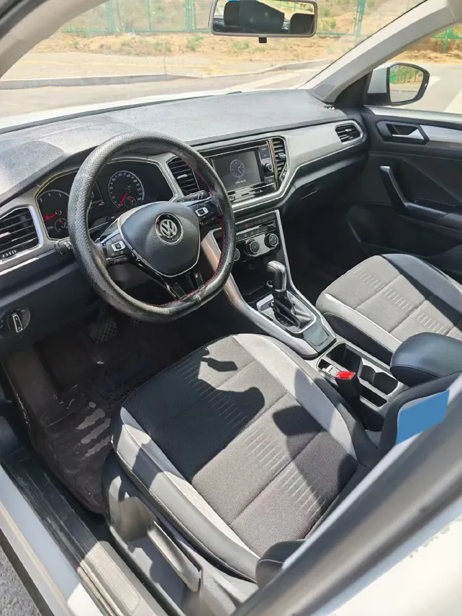 2019 Volkswagen T-Roc 1.4T 131HP L4 7DCT,autocango,china used car exporter,china ev exporter,chinese used car exporter,chinese used ev exporter