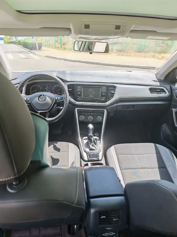 2019 Volkswagen T-Roc 1.4T 131HP L4 7DCT,autocango,china used car exporter,china ev exporter,chinese used car exporter,chinese used ev exporter