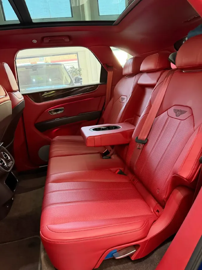 2022 Bentley Bentayga 4.0T 550HP V8 8AT,autocango,china used car exporter,china ev exporter,chinese used car exporter,chinese used ev exporter