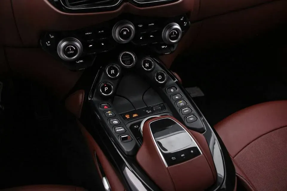 2018 Aston Martin V8 Vantage 4.0T 510HP V8 8AT,autocango,china used car exporter,china ev exporter,chinese used car exporter,chinese used ev exporter