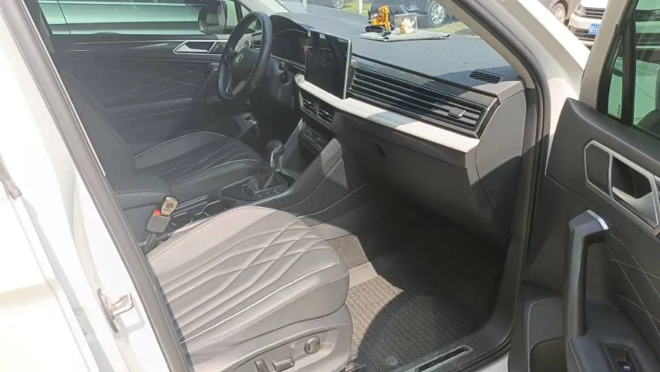 2023 Volkswagen Tiguan L 2.0T 186HP L4 7DCT,autocango,china used car exporter,china ev exporter,chinese used car exporter,chinese used ev exporter