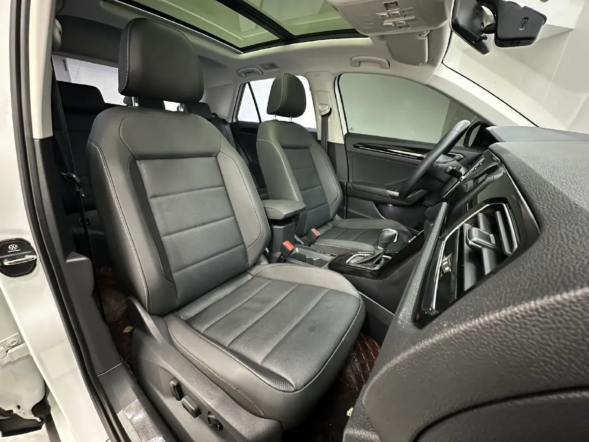 2022 Volkswagen T-Roc 1.4T 150HP L4 7DCT,autocango,china used car exporter,china ev exporter,chinese used car exporter,chinese used ev exporter