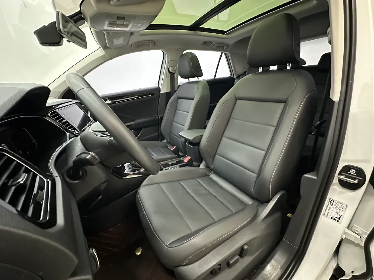 2022 Volkswagen T-Roc 1.4T 150HP L4 7DCT,autocango,china used car exporter,china ev exporter,chinese used car exporter,chinese used ev exporter