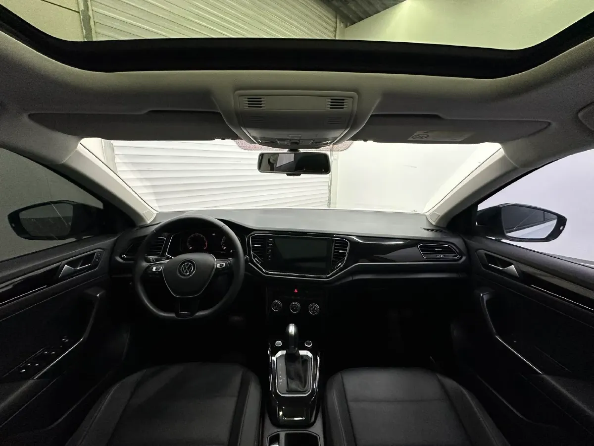 2022 Volkswagen T-Roc 1.4T 150HP L4 7DCT,autocango,china used car exporter,china ev exporter,chinese used car exporter,chinese used ev exporter
