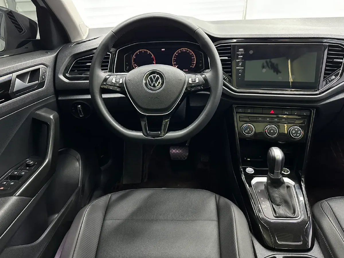 2022 Volkswagen T-Roc 1.4T 150HP L4 7DCT,autocango,china used car exporter,china ev exporter,chinese used car exporter,chinese used ev exporter