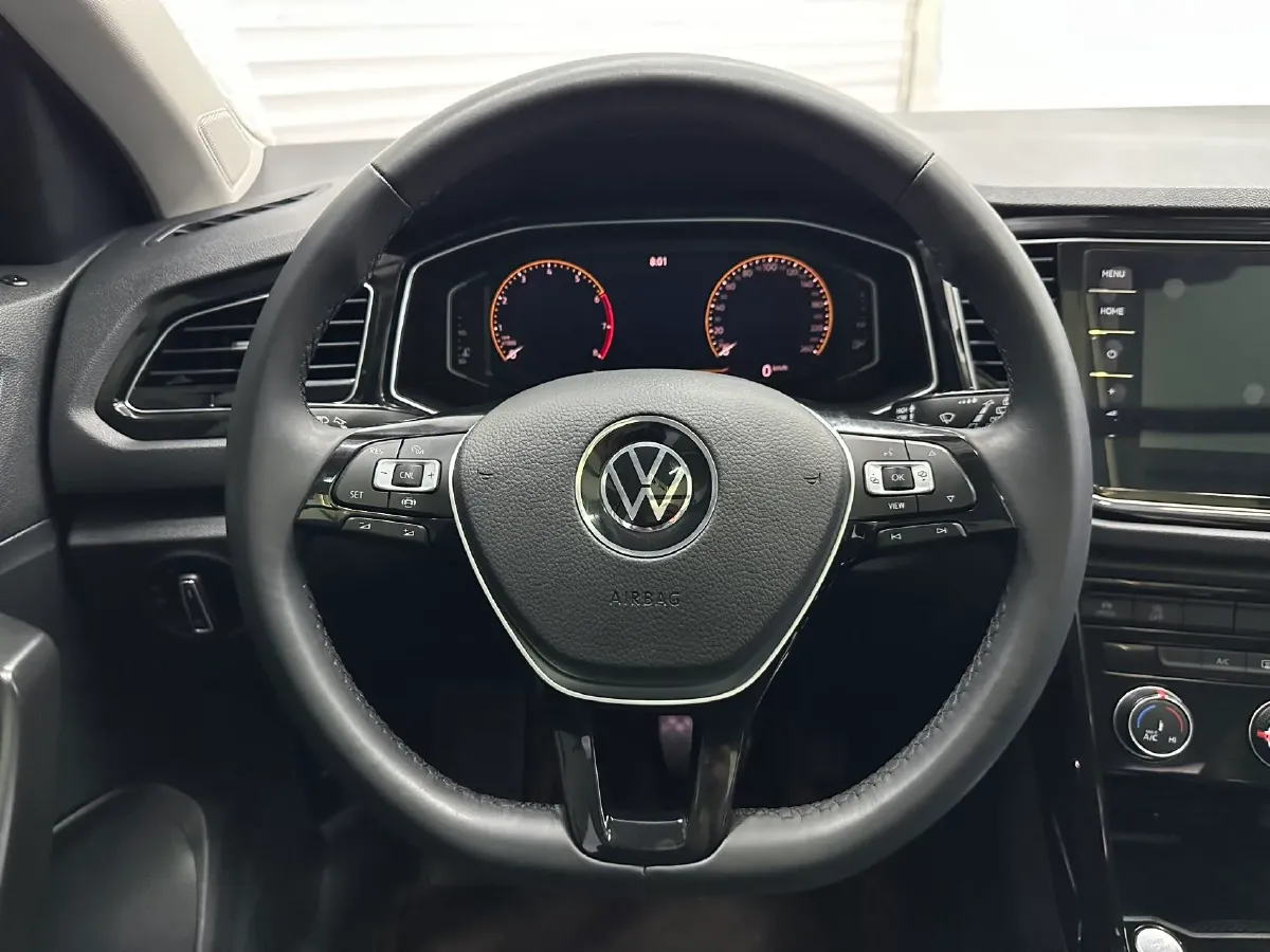 2022 Volkswagen T-Roc 1.4T 150HP L4 7DCT,autocango,china used car exporter,china ev exporter,chinese used car exporter,chinese used ev exporter