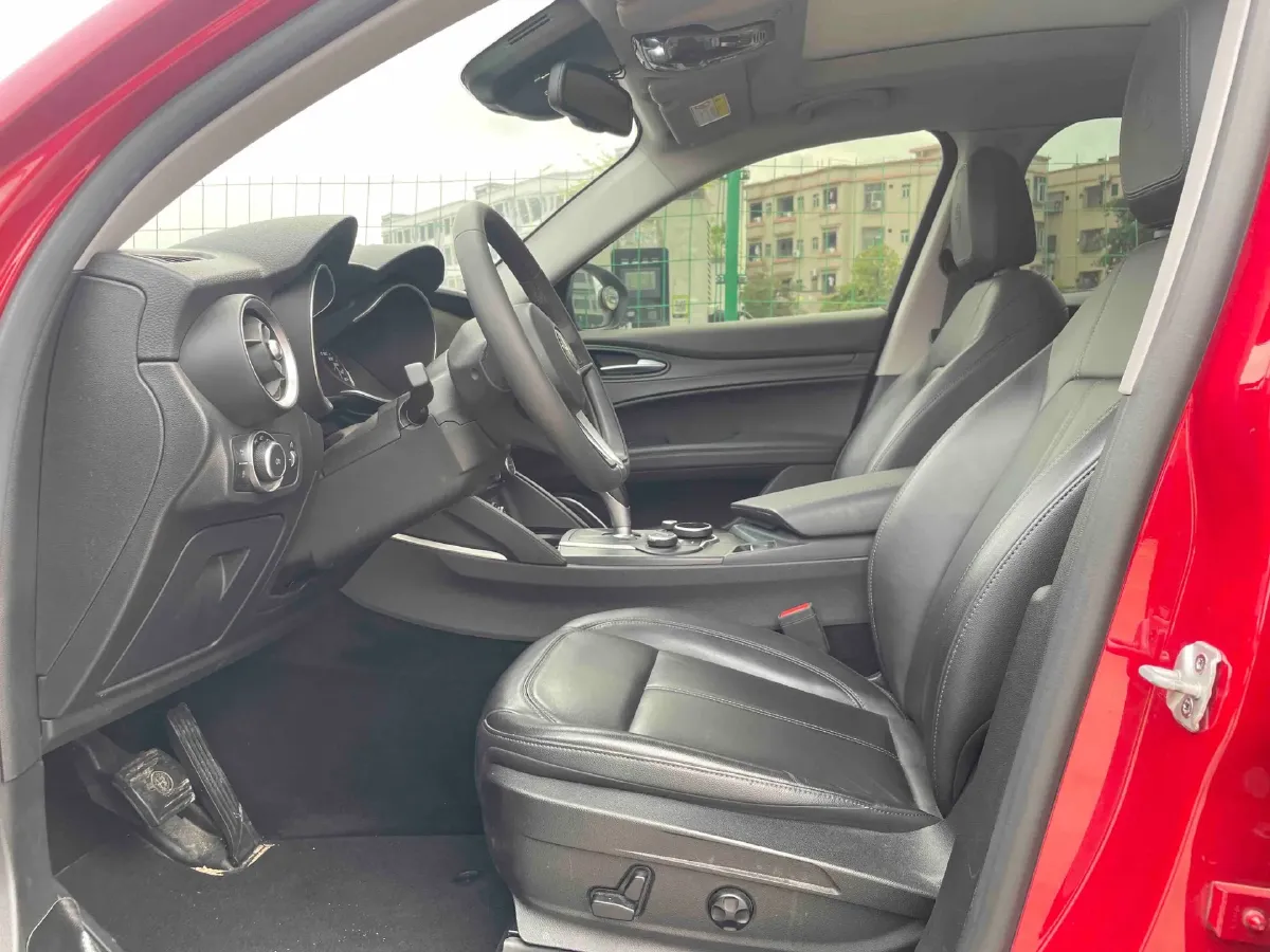 2017 Jaguar XE 2.0T 240HP L4 8AT,autocango,china used car exporter,china ev exporter,chinese used car exporter,chinese used ev exporter