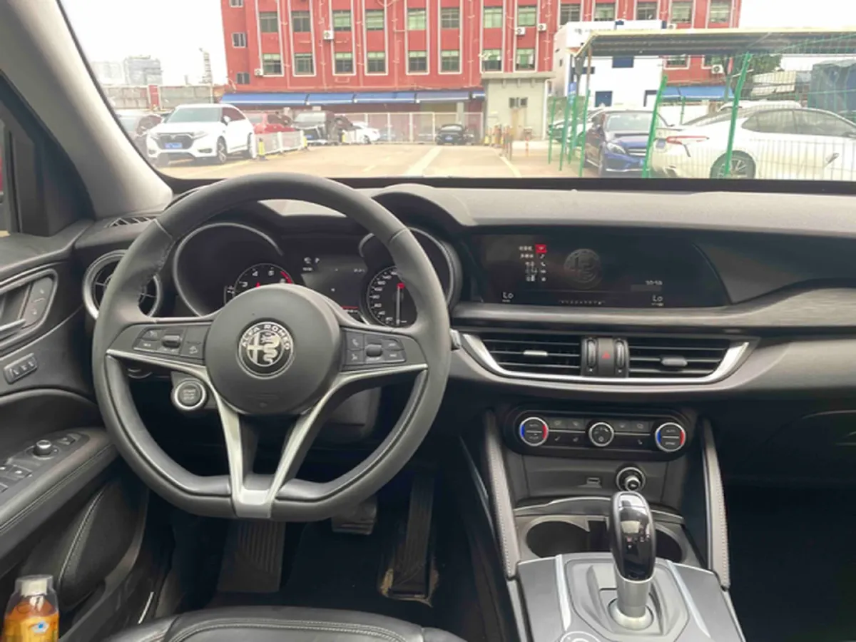 2017 Jaguar XE 2.0T 240HP L4 8AT,autocango,china used car exporter,china ev exporter,chinese used car exporter,chinese used ev exporter