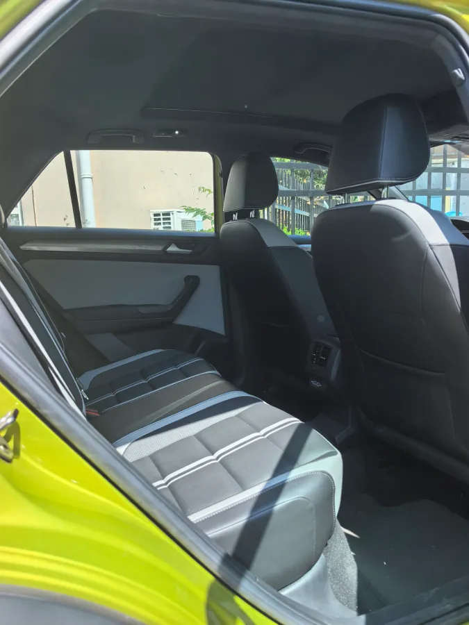 2023 Volkswagen T-Roc 1.5T 160HP L4 7DCT,autocango,china used car exporter,china ev exporter,chinese used car exporter,chinese used ev exporter