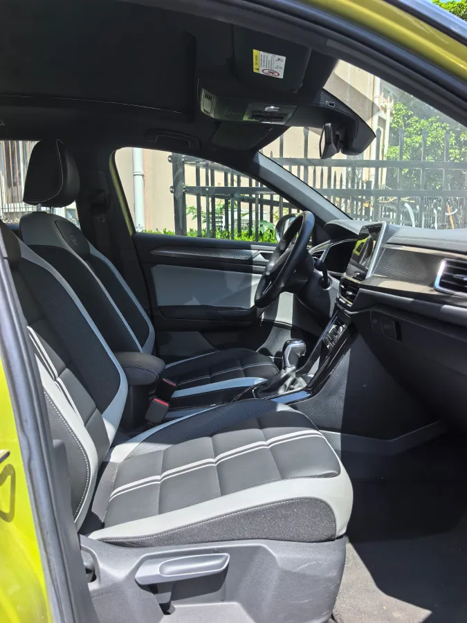 2023 Volkswagen T-Roc 1.5T 160HP L4 7DCT,autocango,china used car exporter,china ev exporter,chinese used car exporter,chinese used ev exporter