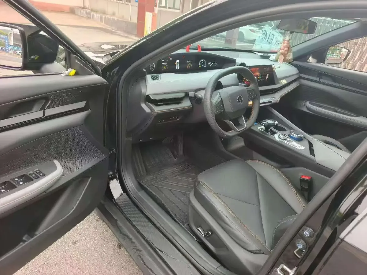2022 ChangAn UNI-V 1.5T 188HP L4 7DCT,autocango,china used car exporter,china ev exporter,chinese used car exporter,chinese used ev exporter