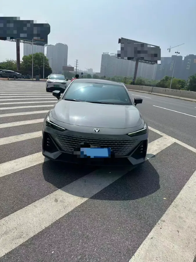 2022 ChangAn UNI-V 1.5T 188HP L4 7DCT,autocango,china used car exporter,china ev exporter,chinese used car exporter,chinese used ev exporter