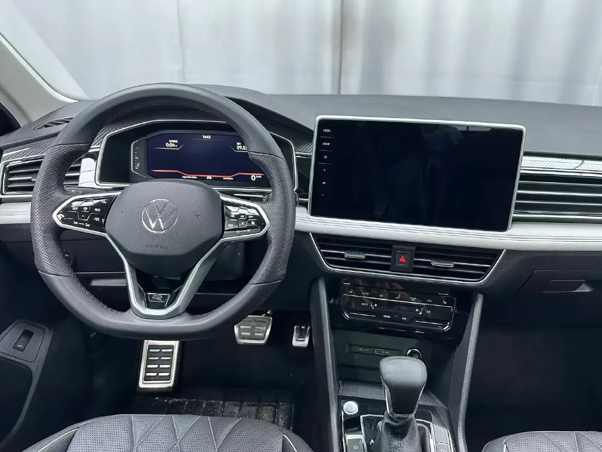 2023 Volkswagen Tiguan L 2.0T 186HP L4 7DCT,autocango,china used car exporter,china ev exporter,chinese used car exporter,chinese used ev exporter