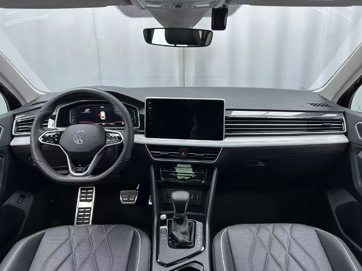 2023 Volkswagen Tiguan L 2.0T 186HP L4 7DCT,autocango,china used car exporter,china ev exporter,chinese used car exporter,chinese used ev exporter