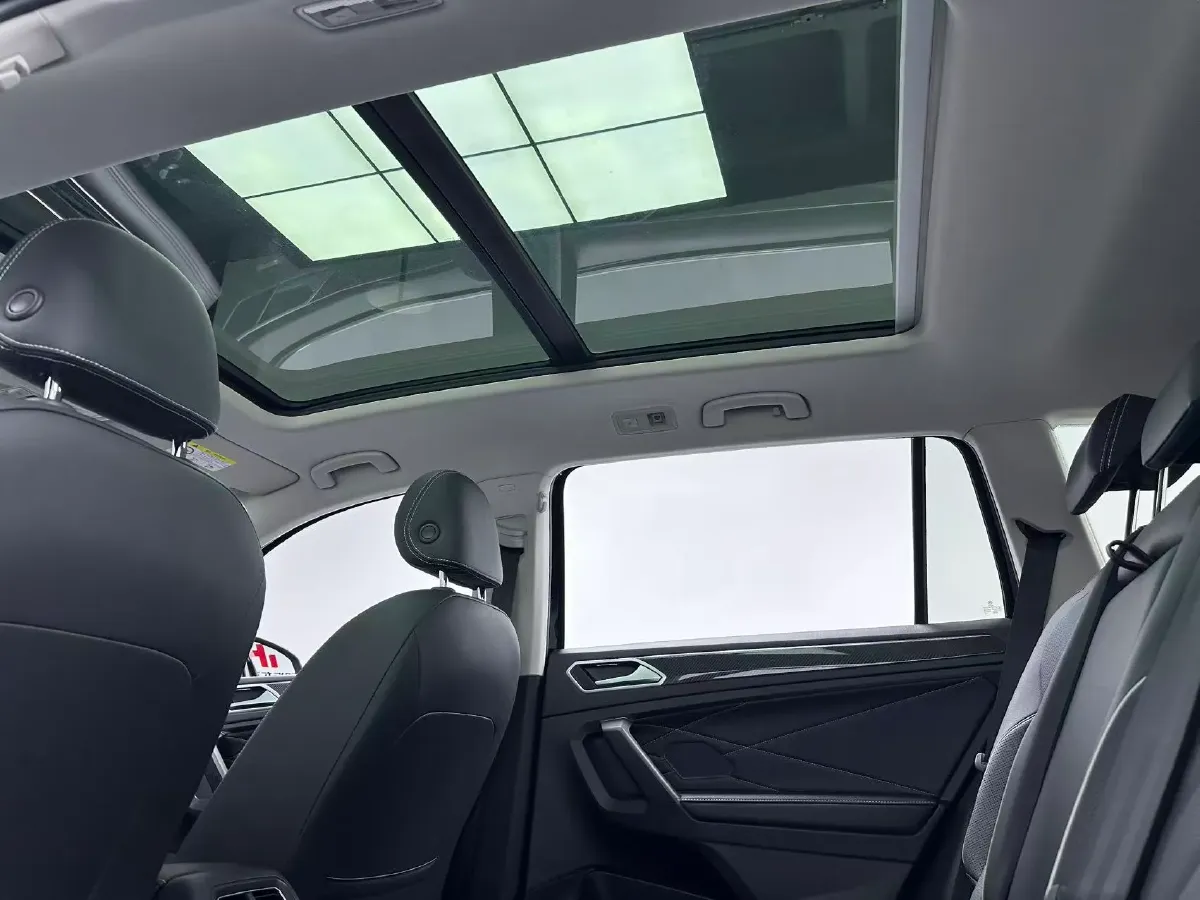 2023 Volkswagen Tiguan L 2.0T 186HP L4 7DCT,autocango,china used car exporter,china ev exporter,chinese used car exporter,chinese used ev exporter