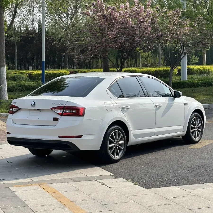 2018 Skoda Octavia 1.6L 110HP L4 6AT,autocango,china used car exporter,china ev exporter,chinese used car exporter,chinese used ev exporter