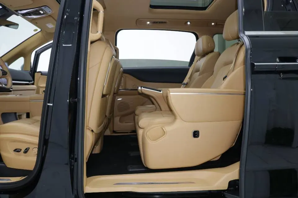 2025 Voyah Dream 1.5T 150HP L4 PHEV 41.7KWH,autocango,china used car exporter,china ev exporter,chinese used car exporter,chinese used ev exporter