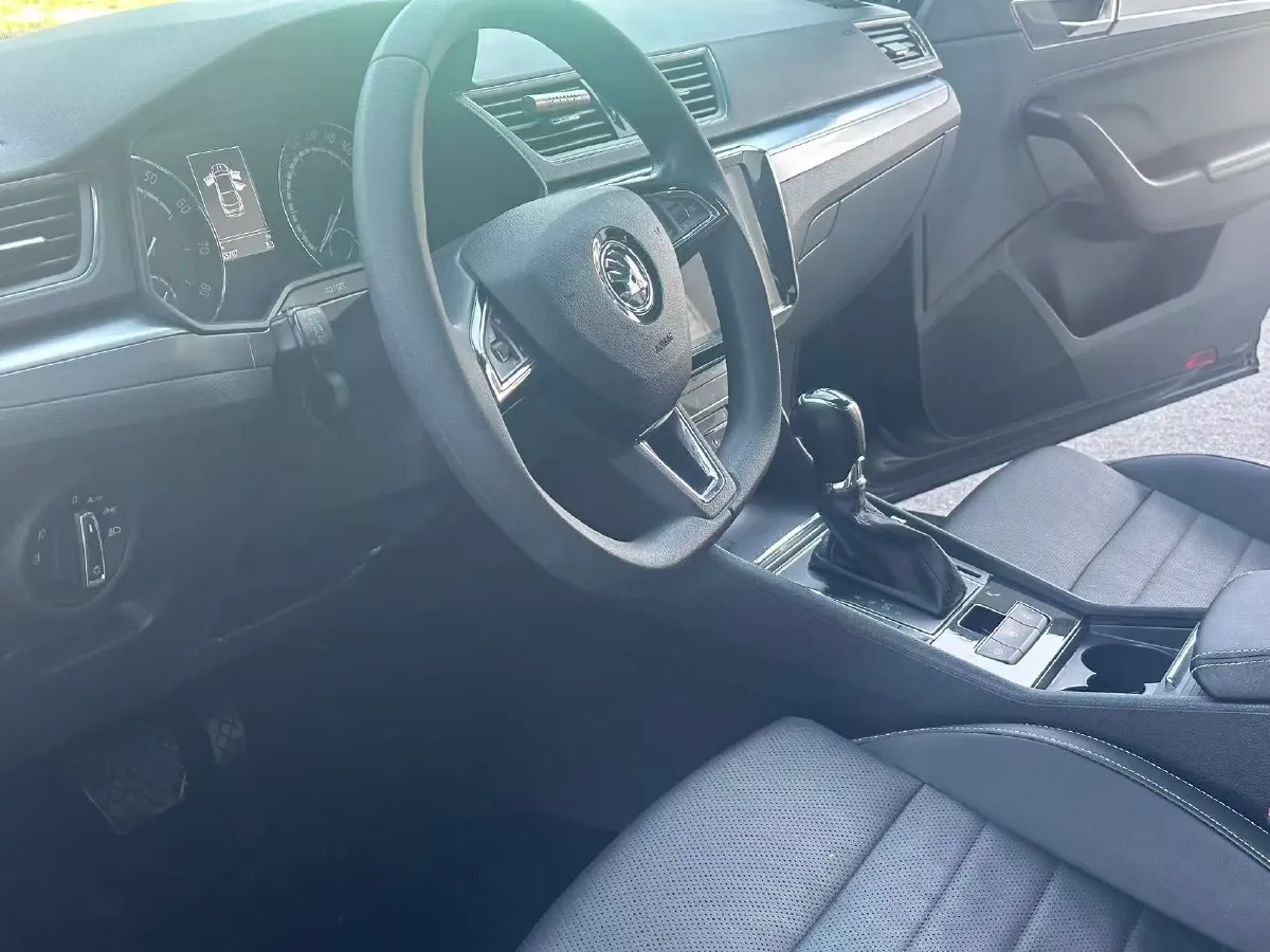 2019 Skoda Superb 1.4T 150HP L4 7DCT,autocango,china used car exporter,china ev exporter,chinese used car exporter,chinese used ev exporter
