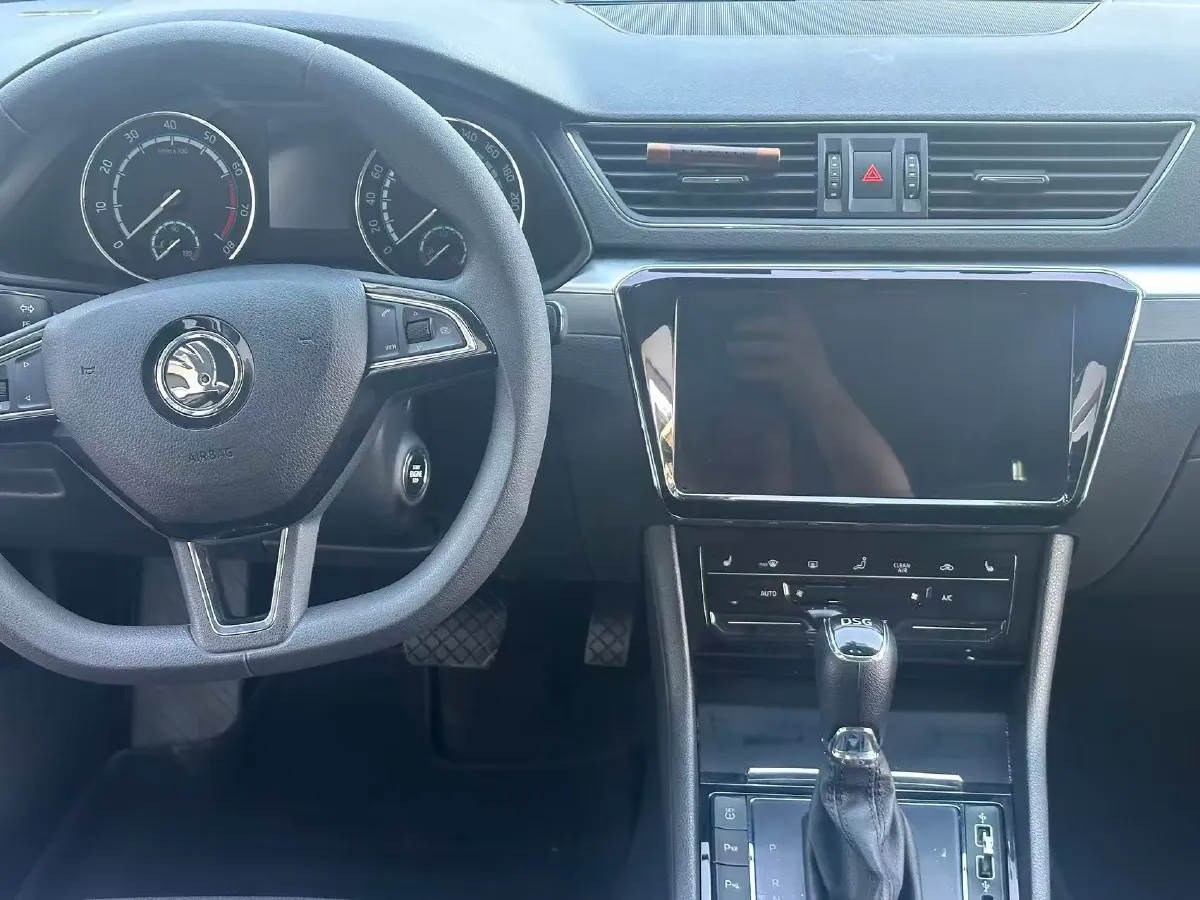 2019 Skoda Superb 1.4T 150HP L4 7DCT,autocango,china used car exporter,china ev exporter,chinese used car exporter,chinese used ev exporter