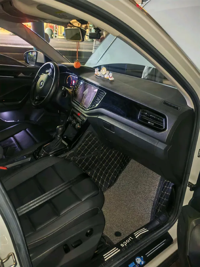 2022 Volkswagen T-Roc 1.4T 150HP L4 7DCT,autocango,china used car exporter,china ev exporter,chinese used car exporter,chinese used ev exporter