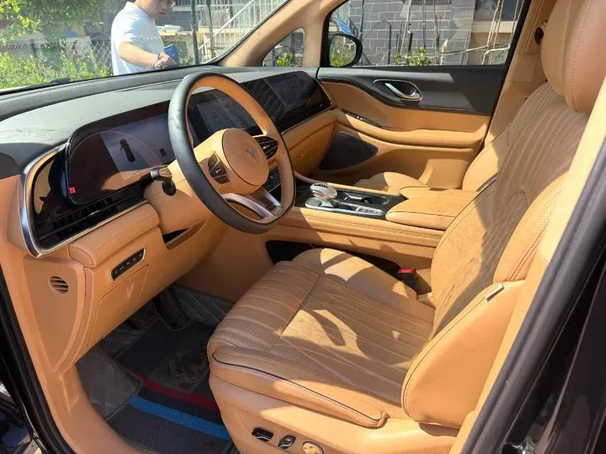 2024 Voyah Dream 1.5T 150HP L4 PHEV 43KWH,autocango,china used car exporter,china ev exporter,chinese used car exporter,chinese used ev exporter