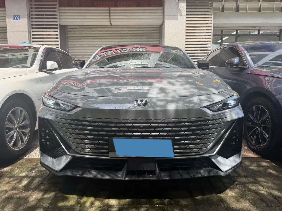 2022 ChangAn UNI-V 1.5T 188HP L4 7DCT,autocango,china used car exporter,china ev exporter,chinese used car exporter,chinese used ev exporter