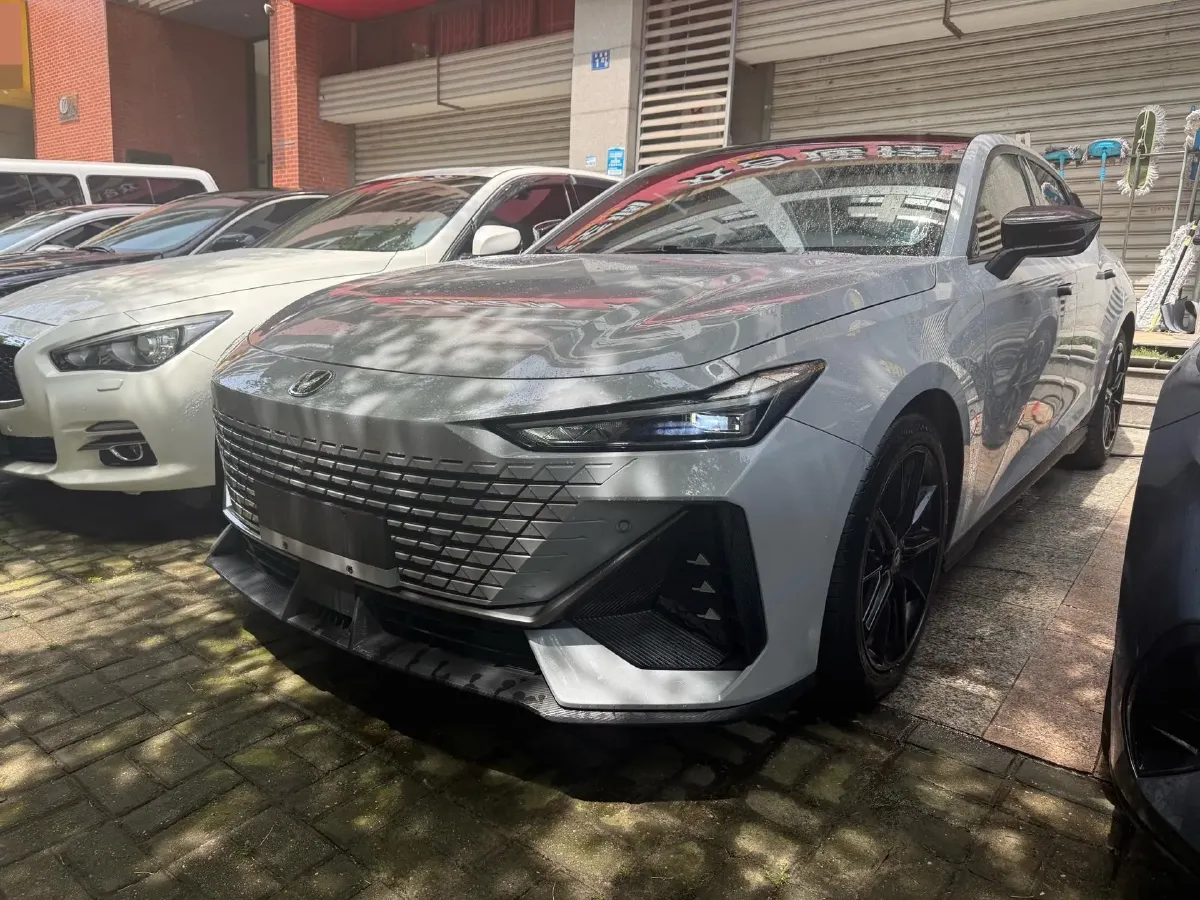 2022 ChangAn UNI-V 1.5T 188HP L4 7DCT,autocango,china used car exporter,china ev exporter,chinese used car exporter,chinese used ev exporter