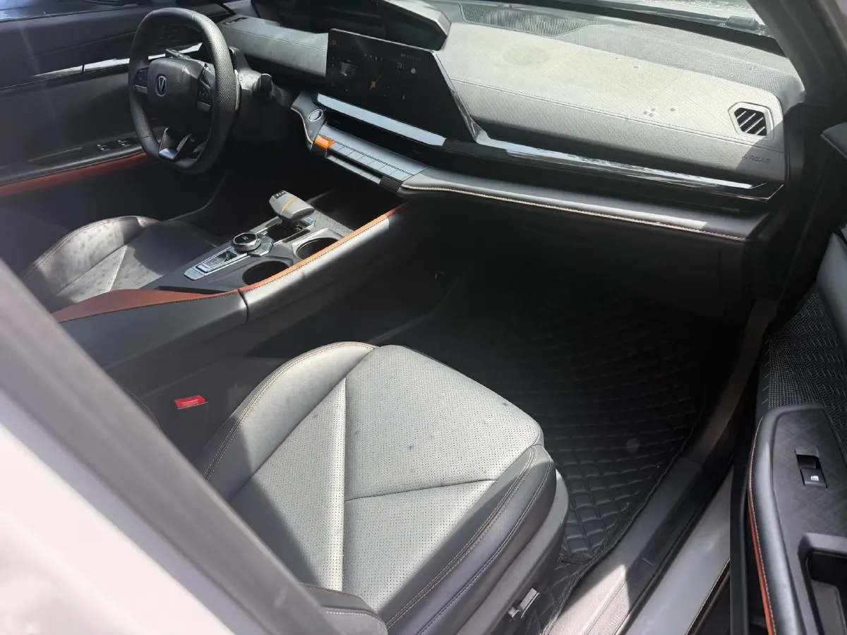2022 ChangAn UNI-V 1.5T 188HP L4 7DCT,autocango,china used car exporter,china ev exporter,chinese used car exporter,chinese used ev exporter