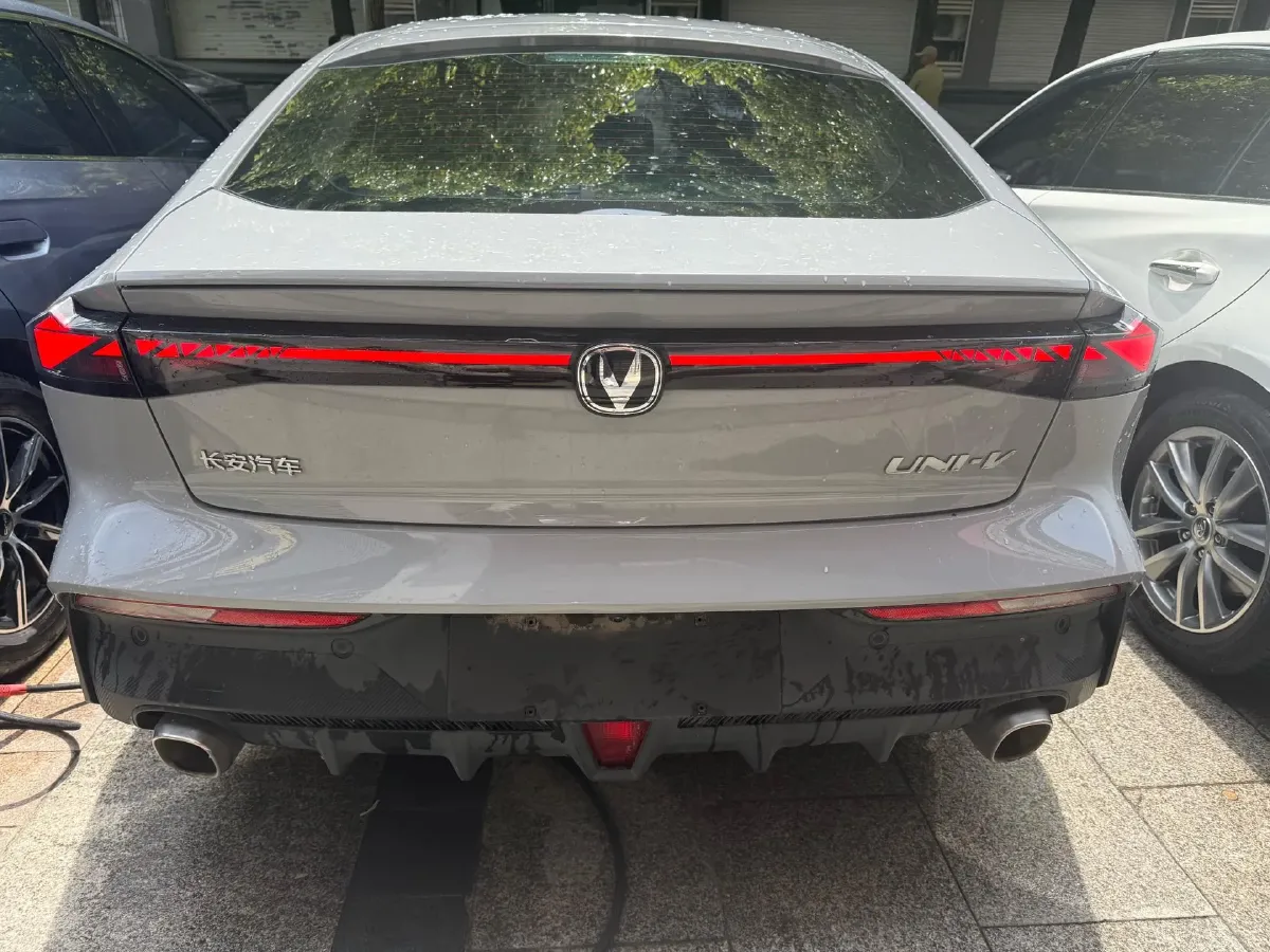 2022 ChangAn UNI-V 1.5T 188HP L4 7DCT,autocango,china used car exporter,china ev exporter,chinese used car exporter,chinese used ev exporter