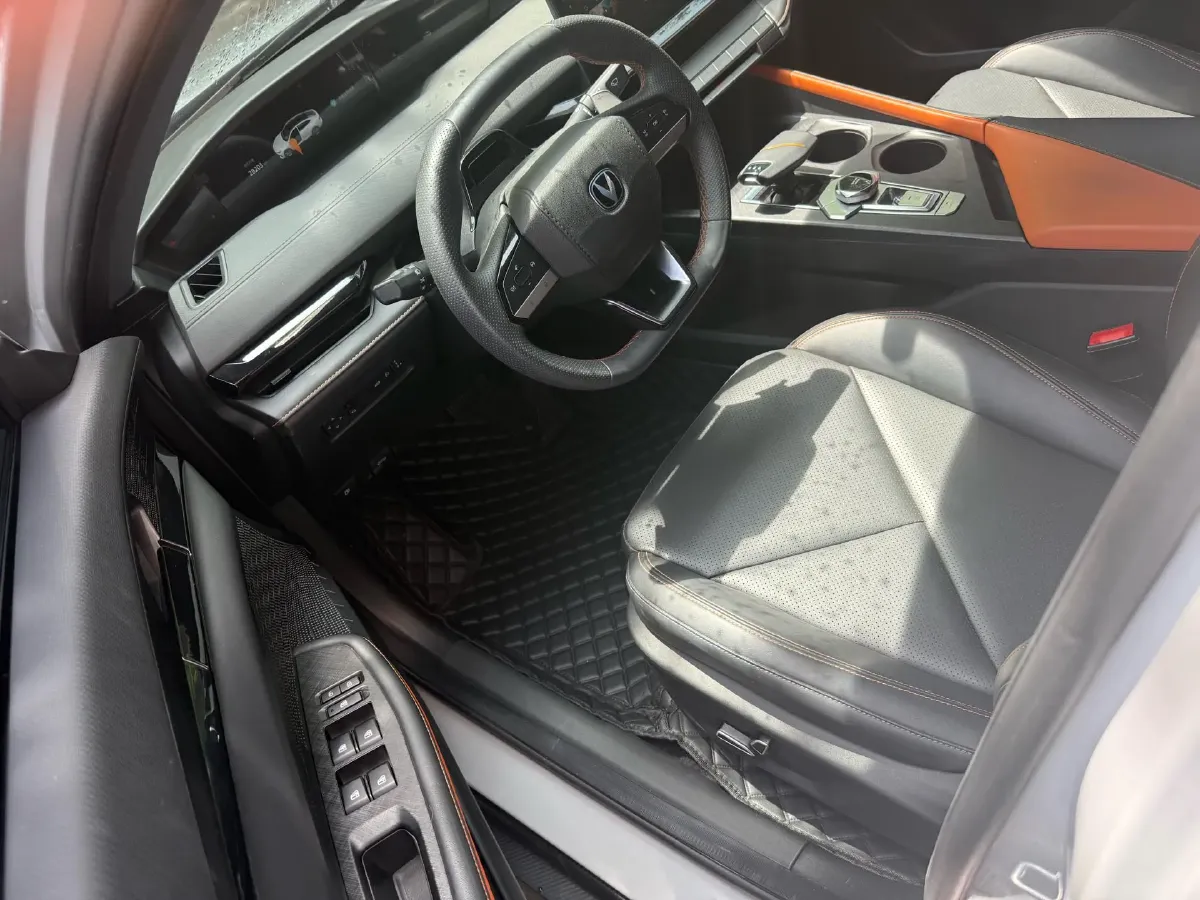 2022 ChangAn UNI-V 1.5T 188HP L4 7DCT,autocango,china used car exporter,china ev exporter,chinese used car exporter,chinese used ev exporter