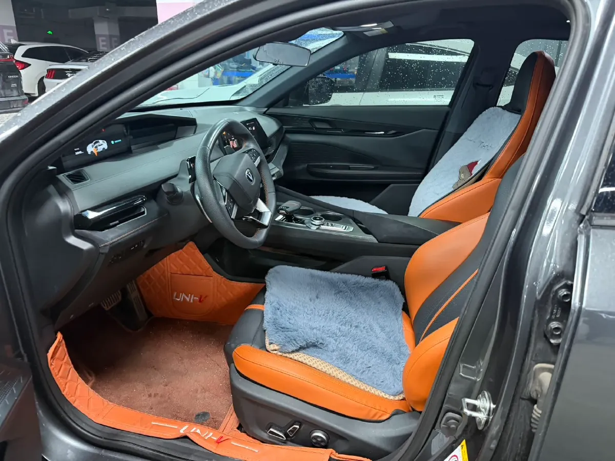 2024 ChangAn UNI-V 1.5T 188HP L4 7DCT,autocango,china used car exporter,china ev exporter,chinese used car exporter,chinese used ev exporter