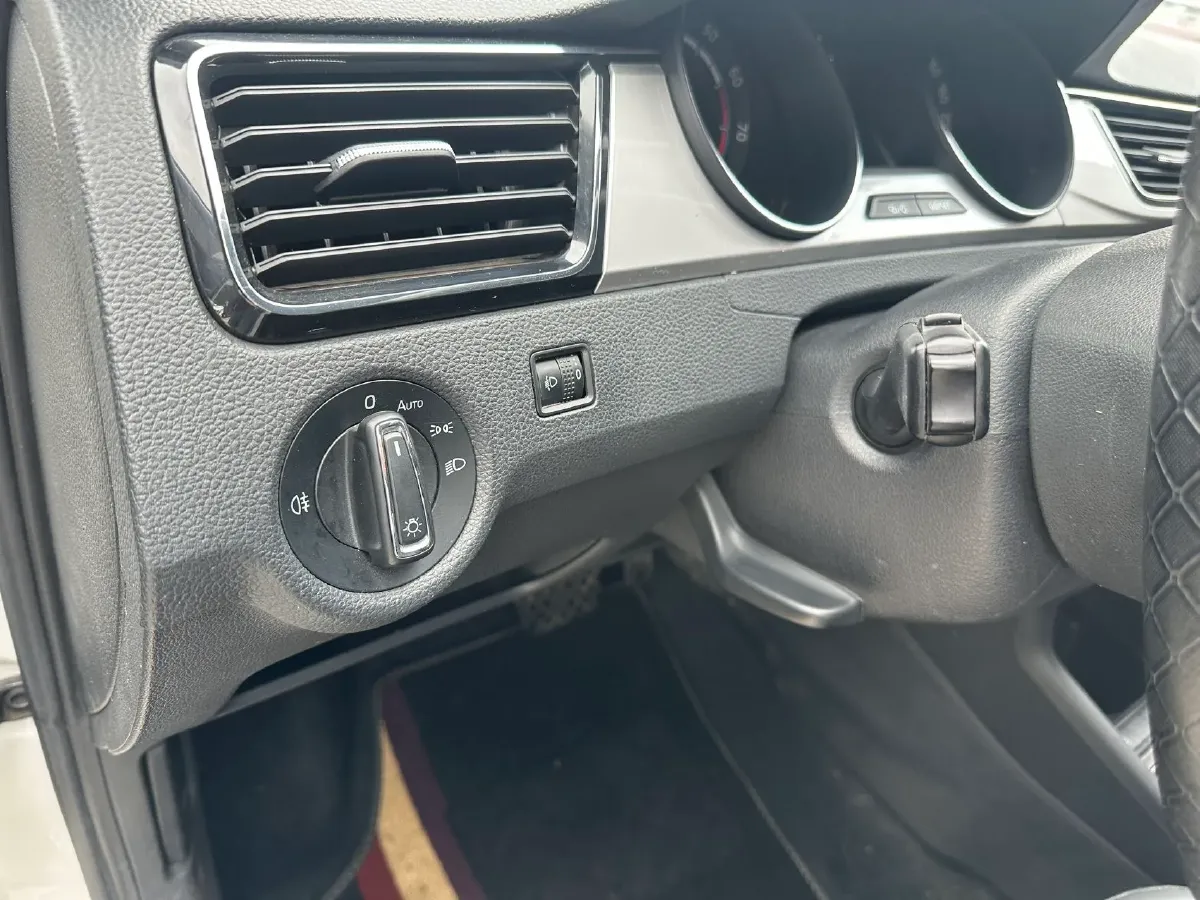 2020 Skoda Rapid 1.5L 112HP L4 6AT,autocango,china used car exporter,china ev exporter,chinese used car exporter,chinese used ev exporter