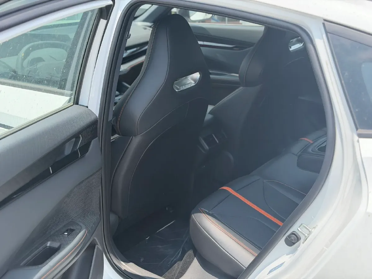 2024 ChangAn UNI-V 1.5T 188HP L4 7DCT,autocango,china used car exporter,china ev exporter,chinese used car exporter,chinese used ev exporter