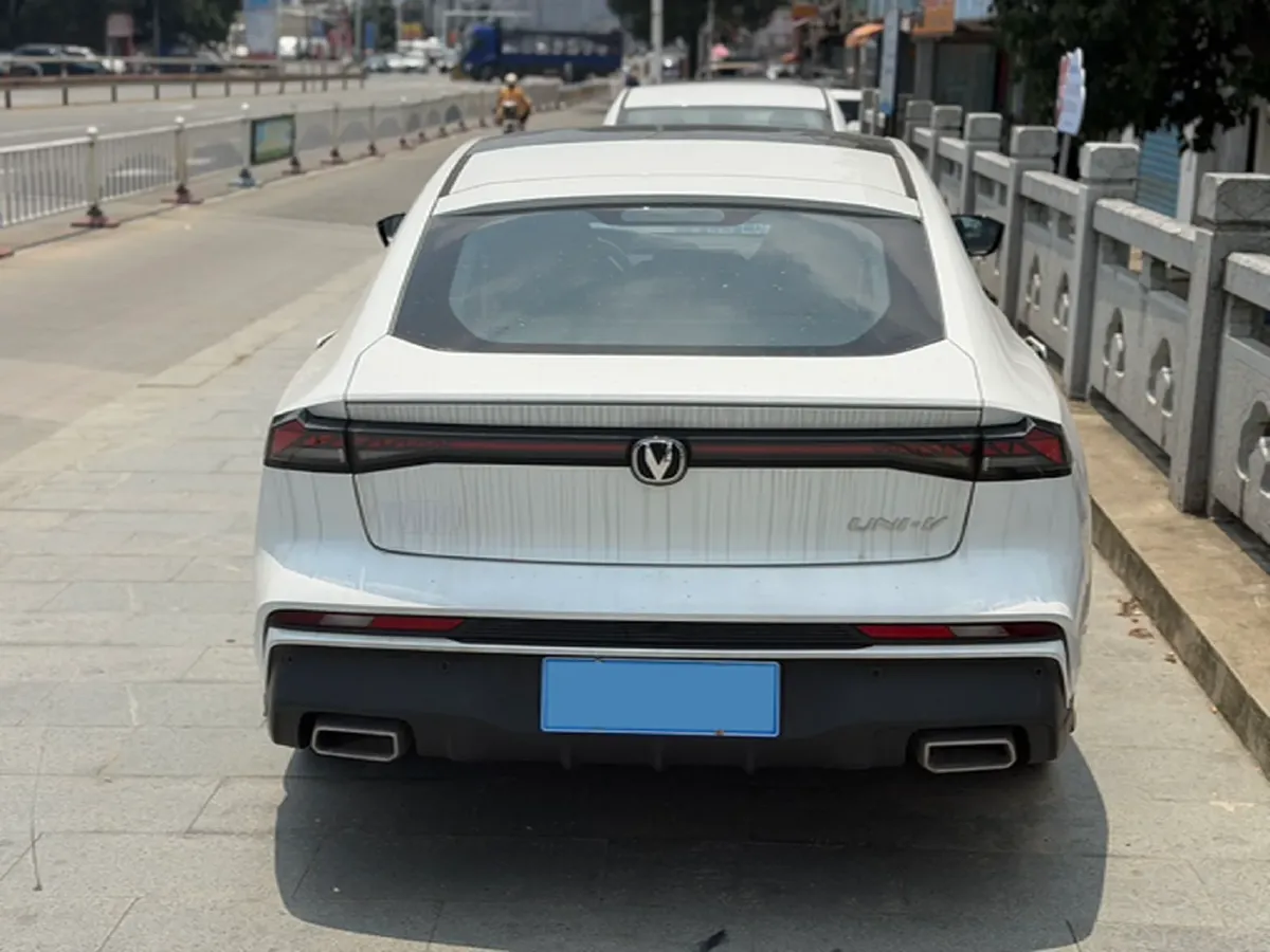 2024 ChangAn UNI-V 1.5T 188HP L4 7DCT,autocango,china used car exporter,china ev exporter,chinese used car exporter,chinese used ev exporter