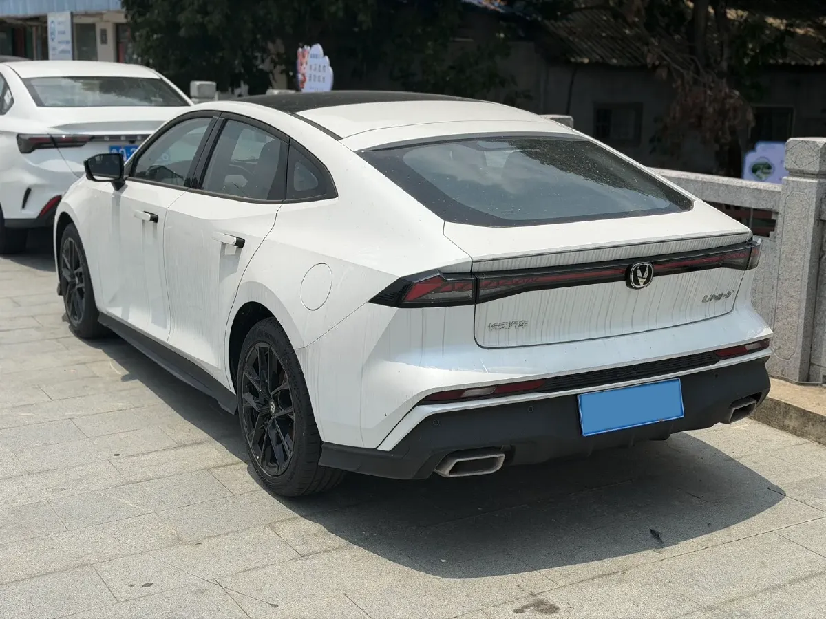 2024 ChangAn UNI-V 1.5T 188HP L4 7DCT,autocango,china used car exporter,china ev exporter,chinese used car exporter,chinese used ev exporter