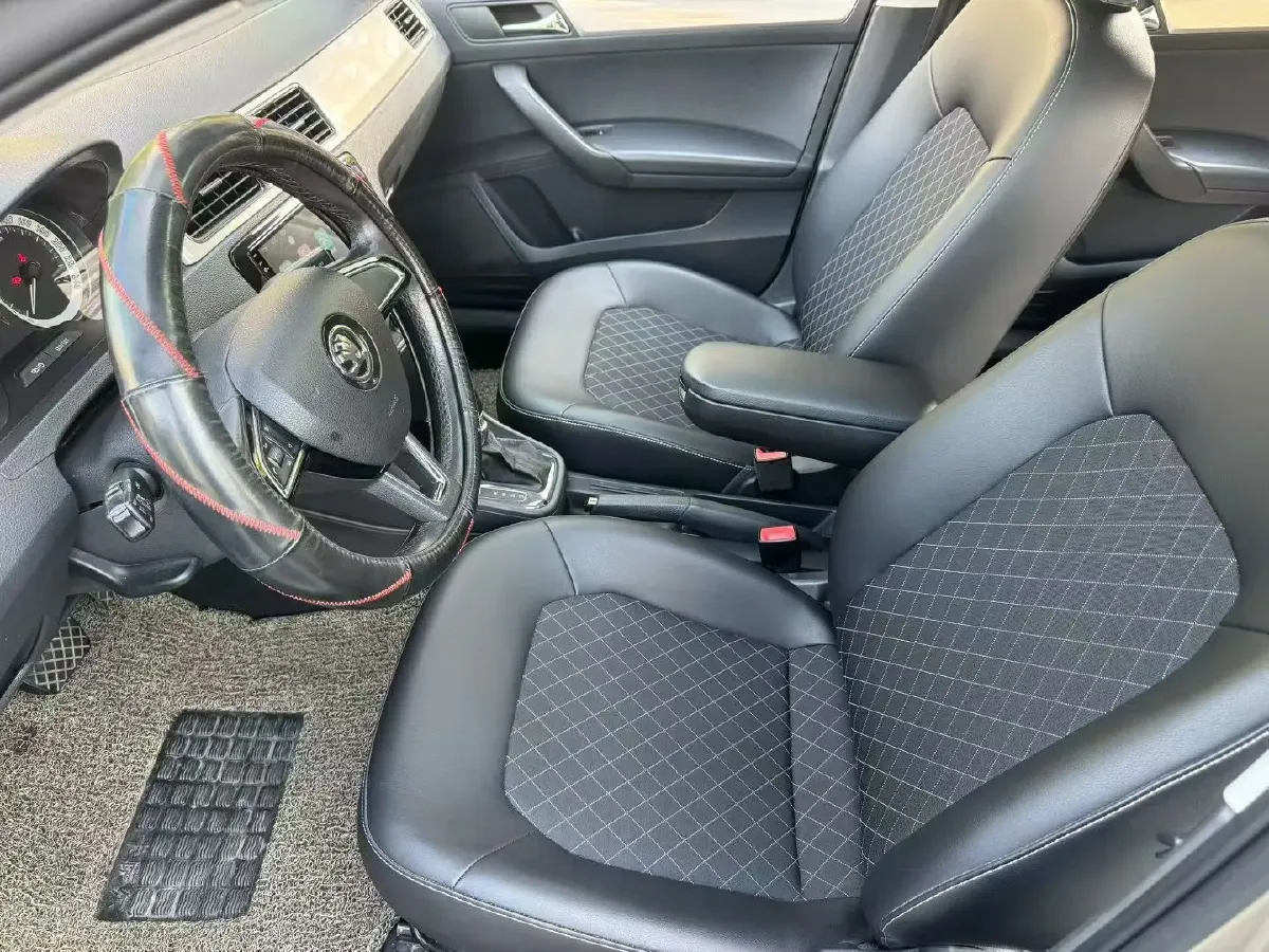 2019 SWM G01 1.5T 156HP L4 6AT,autocango,china used car exporter,china ev exporter,chinese used car exporter,chinese used ev exporter
