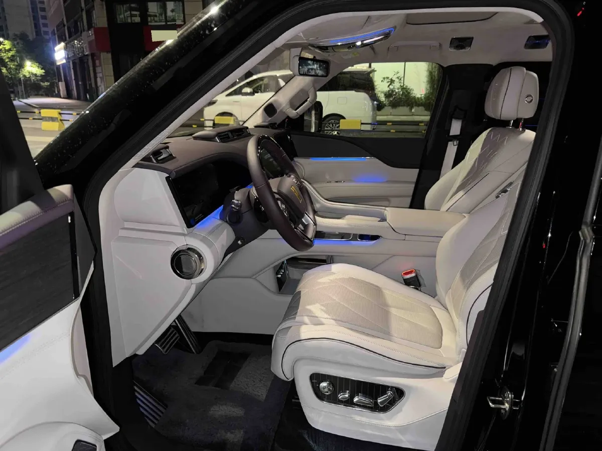 2025 YangWang U8 L REEV 272HP REEV,autocango,china used car exporter,china ev exporter,chinese used car exporter,chinese used ev exporter