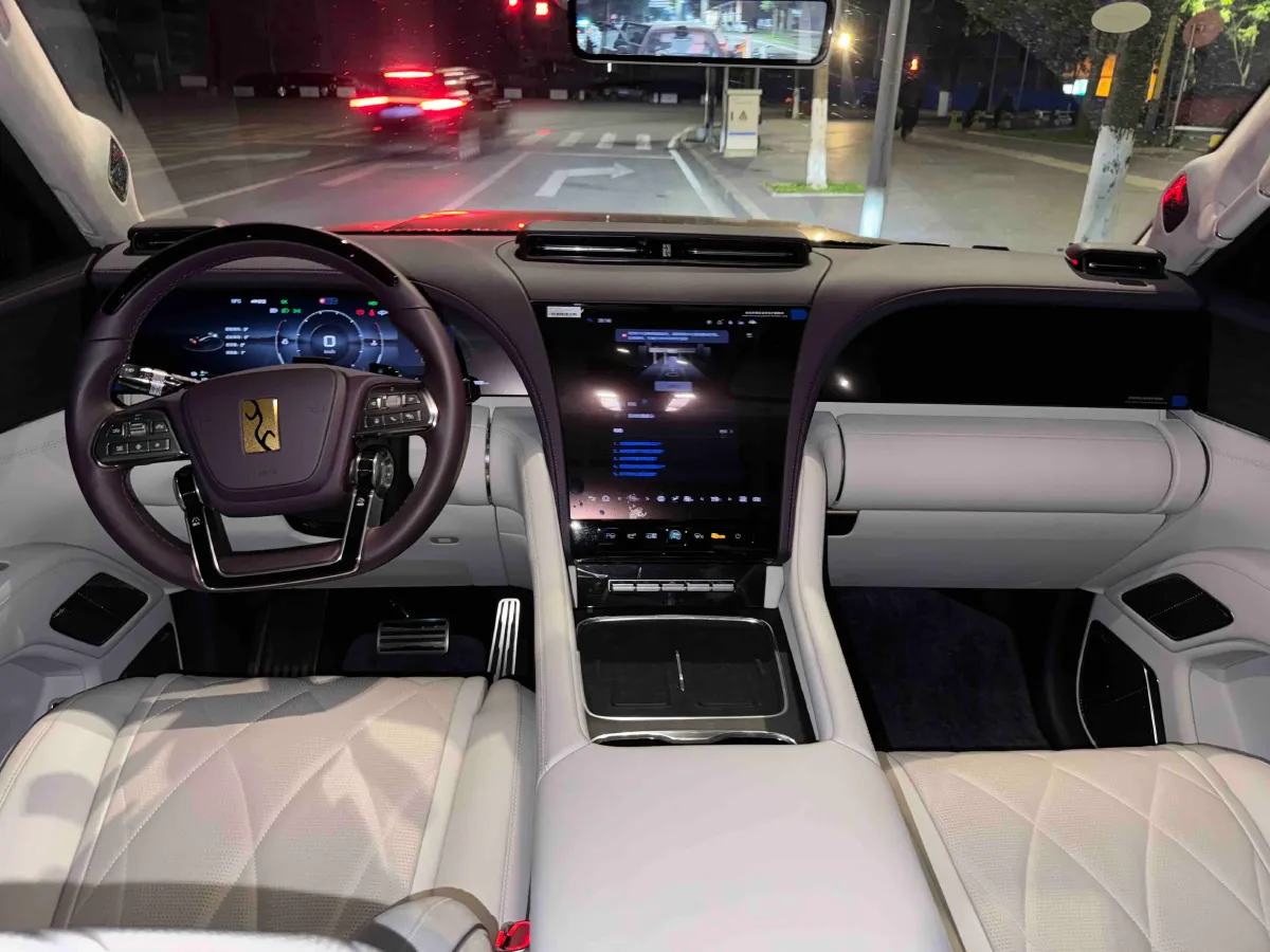 2025 YangWang U8 L REEV 272HP REEV,autocango,china used car exporter,china ev exporter,chinese used car exporter,chinese used ev exporter