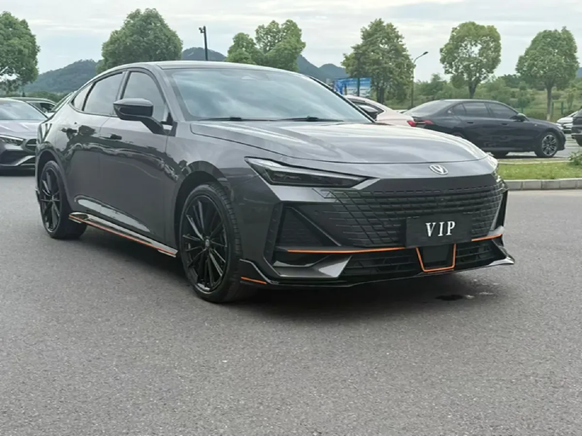 2023 ChangAn UNI-V 1.5T 188HP L4 7DCT,autocango,china used car exporter,china ev exporter,chinese used car exporter,chinese used ev exporter