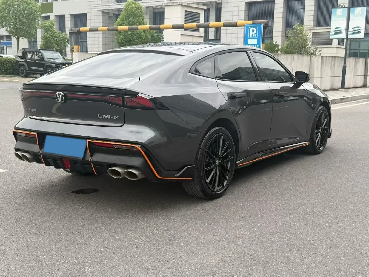 2023 ChangAn UNI-V 1.5T 188HP L4 7DCT,autocango,china used car exporter,china ev exporter,chinese used car exporter,chinese used ev exporter