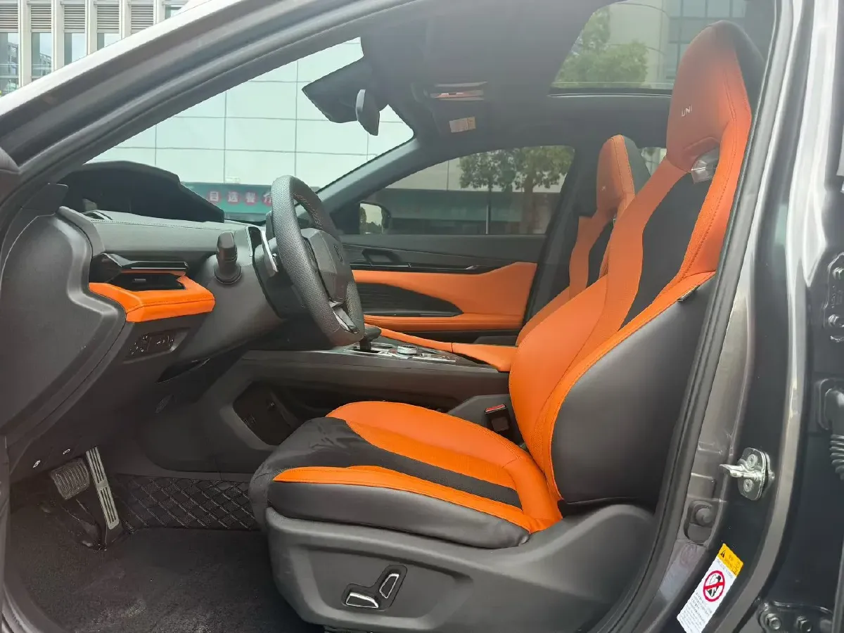 2023 ChangAn UNI-V 1.5T 188HP L4 7DCT,autocango,china used car exporter,china ev exporter,chinese used car exporter,chinese used ev exporter