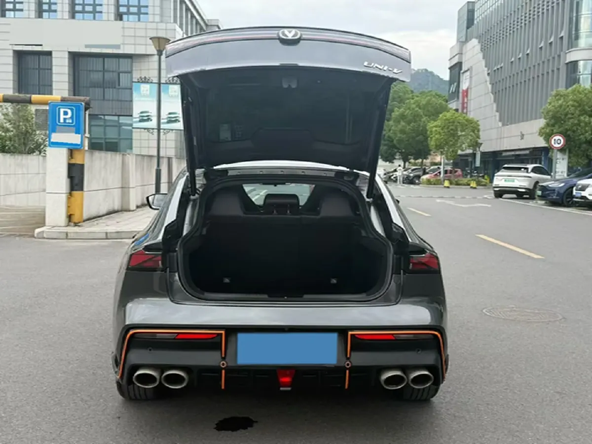 2023 ChangAn UNI-V 1.5T 188HP L4 7DCT,autocango,china used car exporter,china ev exporter,chinese used car exporter,chinese used ev exporter